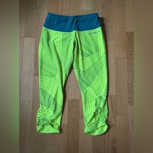 Brooks Women’s Running Capri Leggings Neon Green Geometric Print/ Teal Waistband